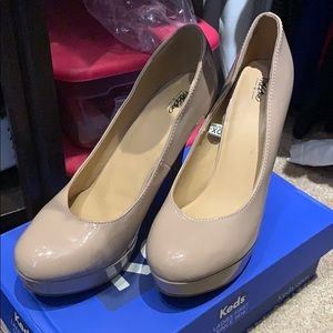 Mossimo Nude Pumps look brand new